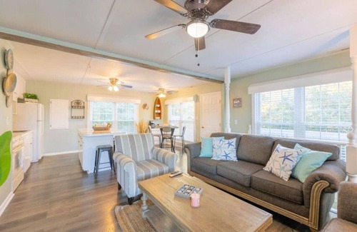 Emerald Isle Apartment | Play & Relax~Group and Family Fun! Dog Friendly.