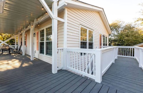 Emerald Isle Apartment | Play & Relax~Group and Family Fun! Dog Friendly.
