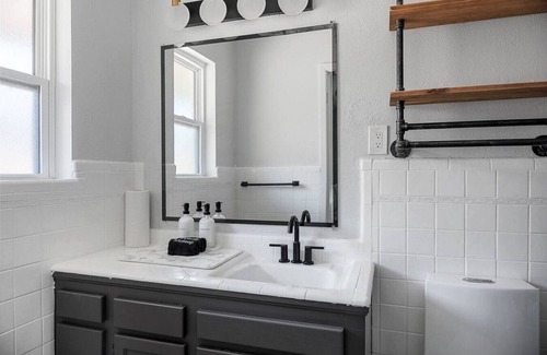 Oak Cliff House | Play & Stay | Dallas Home w/Gym + Gameroom + WiFi