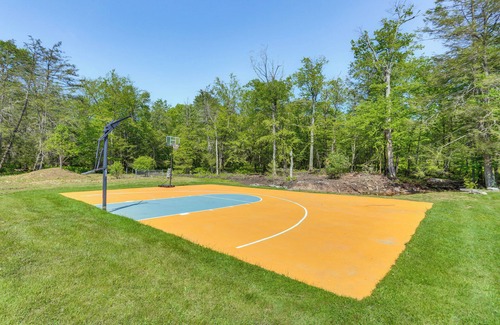 Circleville House | Play, Swim & Unwind: Family Home in Glen Wild!