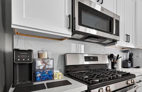 Riverside Terrace House | Play, work, relax, repeat: a sleek 3Bd/3.5Ba retreat near Houston’s top hubs.”