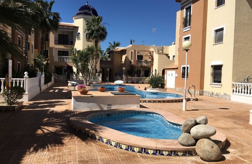 Los Alcazares Apartment | Playa 111, 2 Bedroom 2 Bathroom ground floor apartment 2 mins walk to plaza WiFi