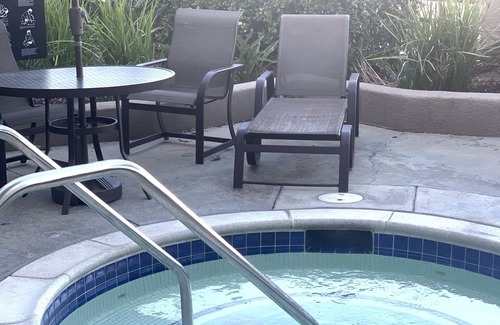 El Segundo Condo | Playa Del Rey Beach Stay with Pools, Jacuzzis & Gym
