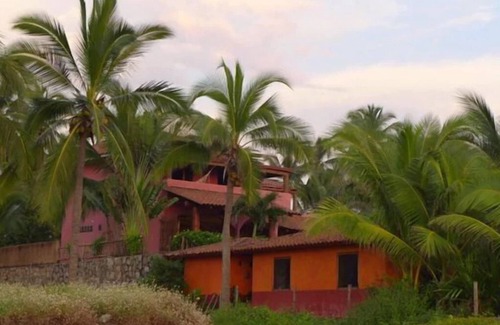 Saladita House | Playa La Saladita Surf Retreat 5 Min. Walk to Surf Break