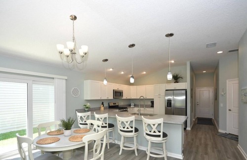 Okahumpka Villa | Playful Villa Ophelia (Lake Denham)