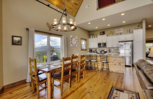 Gatlinburg Cottage | Playgrounds and Mountains Near The Parkway