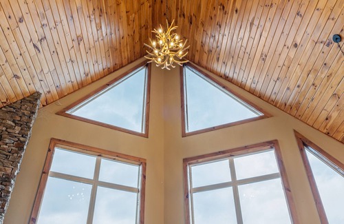 Gatlinburg Cottage | Playgrounds and Mountains Near The Parkway