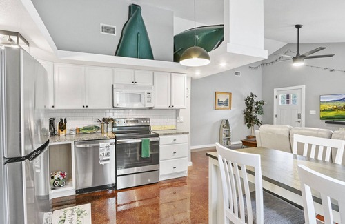 Canyon Lake House | Playin Hooky I Pet Friendly, Canyon Lake