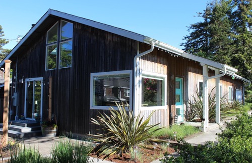 Manzanita House | Playing Hooky ~ Dog-friendly retreat, perfect location, short walk to beach