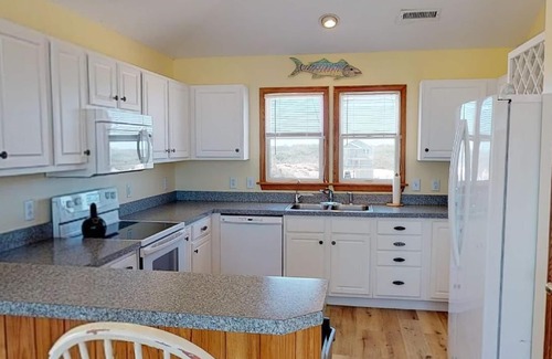 Corolla House | Playing Hooky FREE POOL HEAT for open Sept weeks! 4x4 beach, pets