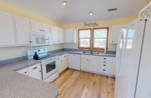 Corolla House | Playing Hooky FREE POOL HEAT for open Sept weeks! 4x4 beach, pets