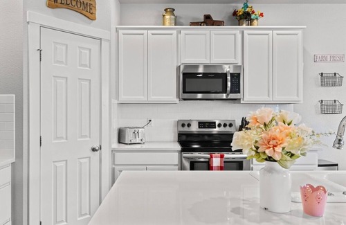 Caldwell House | Playset- Family Friendly- Sleeps 10- BBQ