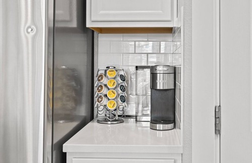 Caldwell House | Playset- Family Friendly- Sleeps 10- BBQ