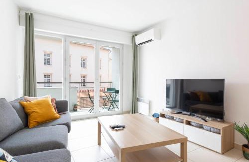 Antibes Old Town House | Plaza Antibes one bedroom apartment with AC