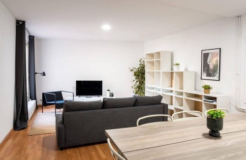 La Ribera Apartment | Plaza Catalunya quiet and comfortable 3BD