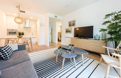 Moncloa - Arguelles Apartment | Plaza de España Skyline