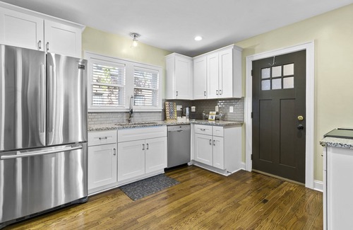 Kansas City House | Plaza Loose Park UMKC Whole Foods — FREE KC Streetcar!