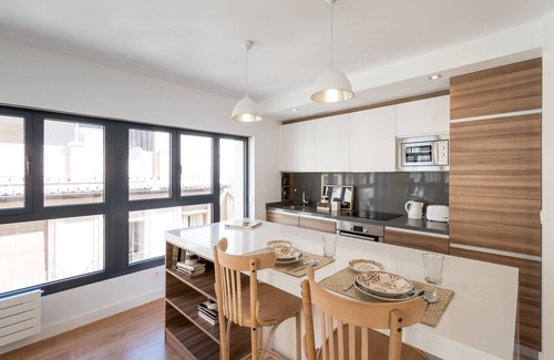 Central District Apartment | Plaza Nueva Deluxe 4