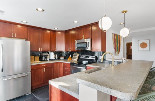 Kansas City Condo | Plaza Scenic - Walk to Nelson + Plaza +Streetcar