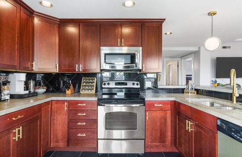 Kansas City Condo | Plaza Scenic - Walk to Nelson + Plaza +Streetcar