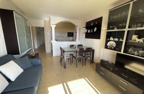 Golfe Juan Apartment | Pleasant 3-person pool apartment