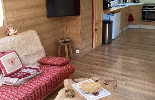 Station de Drouzin le Mont Apartment | Pleasant 3-Room Apartment with Balcony and Cellar in Col du Corbier