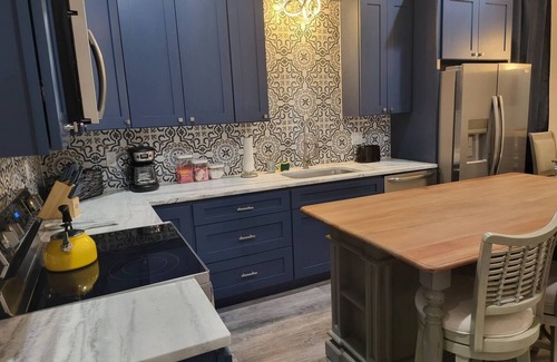 Mid-City House | Pleasant 5-bedroom house with AC in vibrant New Orleans
