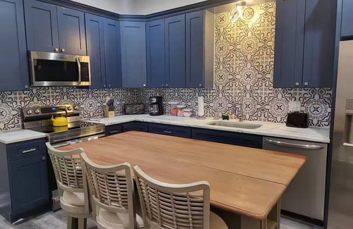 Mid-City House | Pleasant 5-bedroom house with AC in vibrant New Orleans