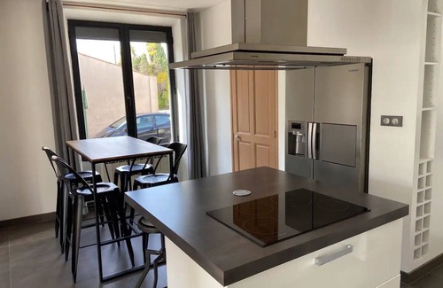 Morieres-les-Avignon Apartment | Pleasant apartment close to all amenities