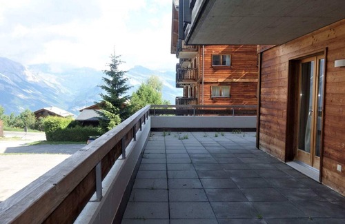 Saint-Pierre-de-Clages Apartment | Pleasant apartment with paid sauna