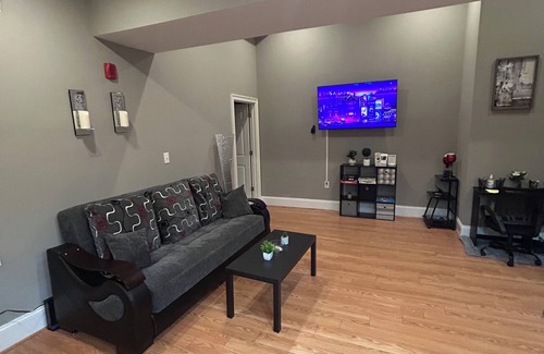 Bolton Hill Apartment | Pleasant apartment with AC in Baltimore