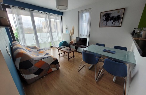 Chartres Apartment | Pleasant apartment with balcony