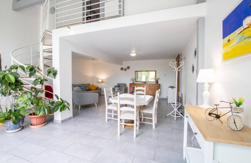 Cours-de-Pile House | Pleasant, bright loft