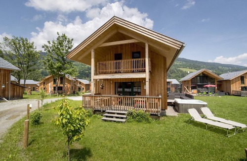 Sankt Lorenzen ob Murau Ski Chalet | Pleasant chalet with indoor hot tub