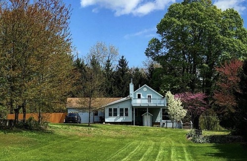 Town of Sullivan RV Rental | Pleasant Electric RV Camp Site 1 with WiFi in Chittenango