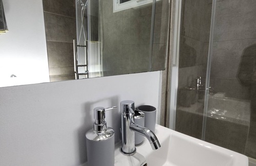 Rosemont-La Petite-Patrie Apartment | Pleasant environment nearby: metro, bus, restaurants, cross-country skiing, bike paths