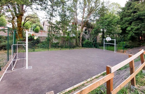 Besse-en-Chandesse House | Pleasant and cozy mobile home on a family friendly campsite.
