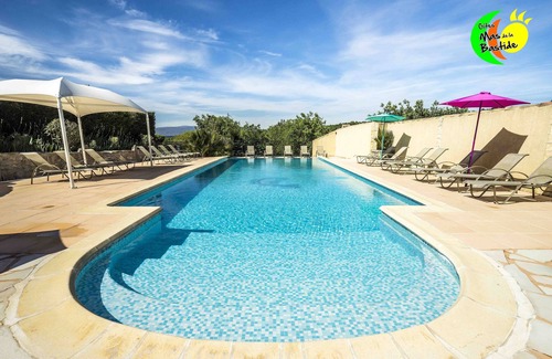 Joyeuse Cottage | Pleasant gîte with all comforts, in the heart of nature, swimming pools, playground, tennis court