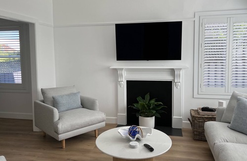 Warrnambool House | Pleasant Hill Cottage - Renovated & Central Holiday Cottage