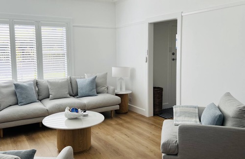 Warrnambool House | Pleasant Hill Cottage - Renovated & Central Holiday Cottage