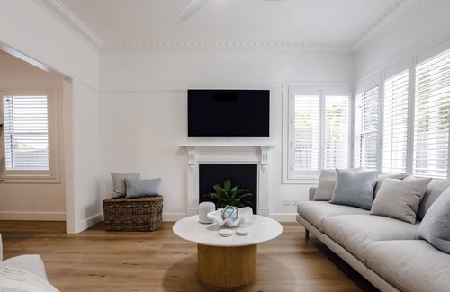 Warrnambool House | Pleasant Hill Cottage - Renovated & Central Holiday Cottage