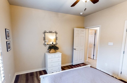 Apache Shores House | Pleasant home at Lake Austin with lovely backyard - central AC & private W/D