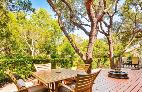 Apache Shores House | Pleasant home at Lake Austin with lovely backyard - central AC & private W/D