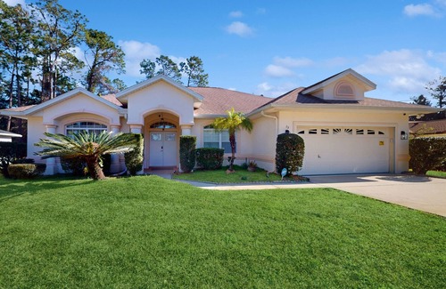 Indian Trails House | Pleasant home near golfing with patio & designated workspace