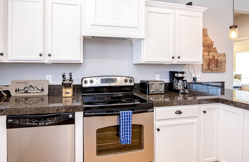Donnelly House | Pleasant home with mountain views & fireplace - dog, family & fisherman friendly