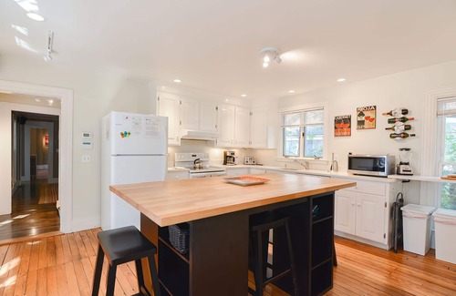 Rockport House | Pleasant House in Rockport: Rock 'n' Roll Vibes