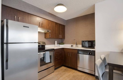 Reno/Tahoe Airport Hotel | Pleasant Stay, Convenient Location! 2 Relaxing Units, Pets Allowed, Kitchen!