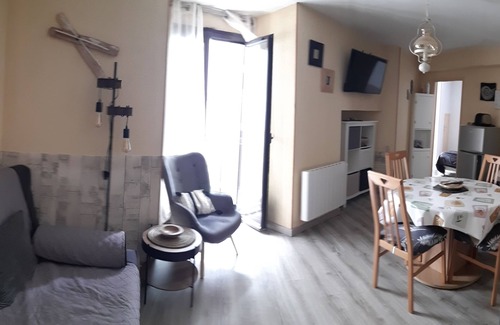 Ax-les-Thermes Apartment | Pleasant T2 FURNITURE in the Ax Les Thermes hypercentre, 5 minutes from the Teich thermal baths