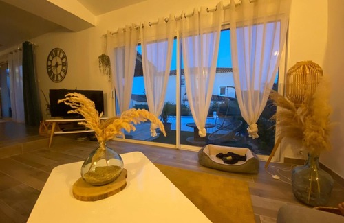 Coudoux House | Pleasant vacation home with swimming pool