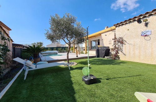 Coudoux House | Pleasant vacation home with swimming pool